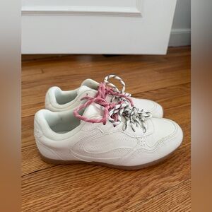 Women’s Sneakers 7.5 Brand New Never Worn